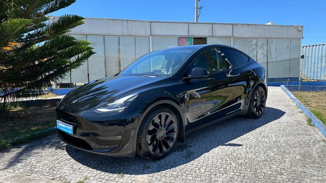 Tesla Model Y usado de 2022, fotografia deste anúncio